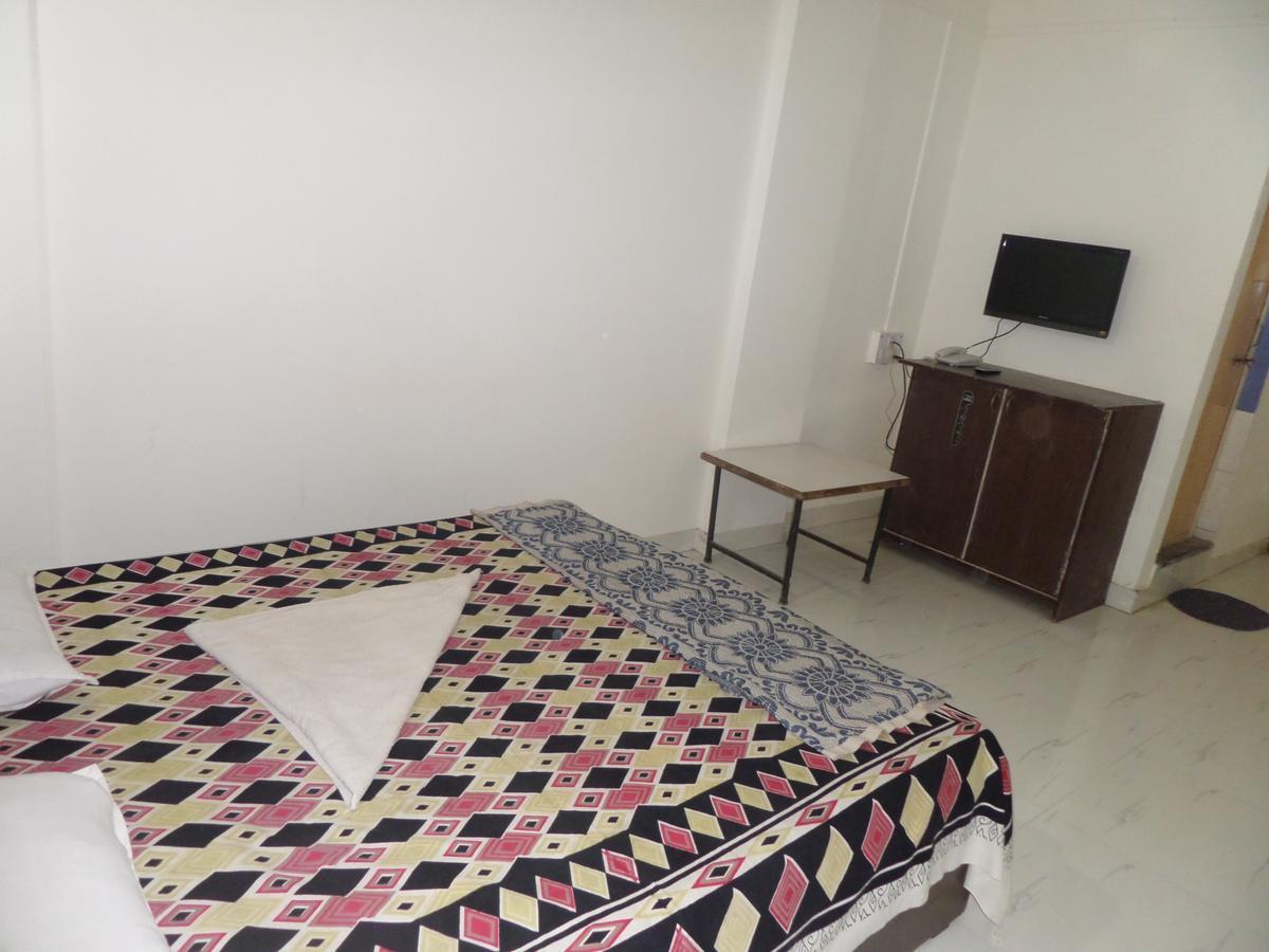 Phursungi Hotel Royal Lodging מראה חיצוני תמונה