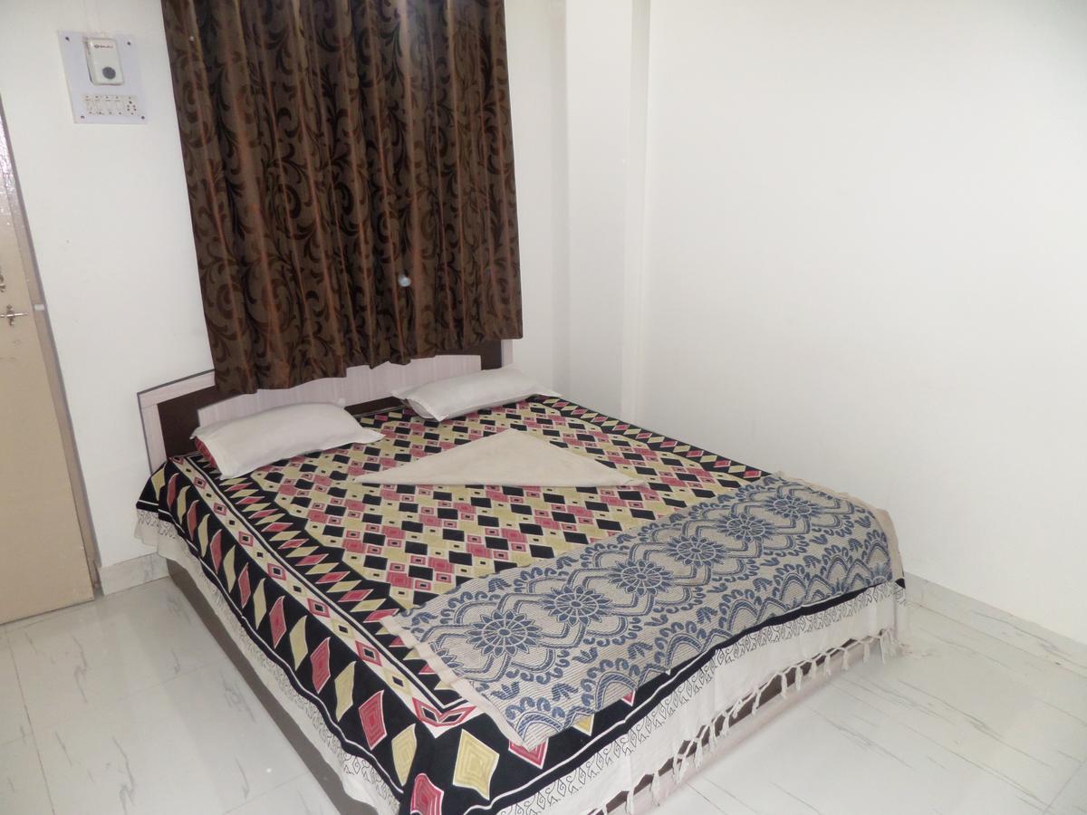 Phursungi Hotel Royal Lodging מראה חיצוני תמונה