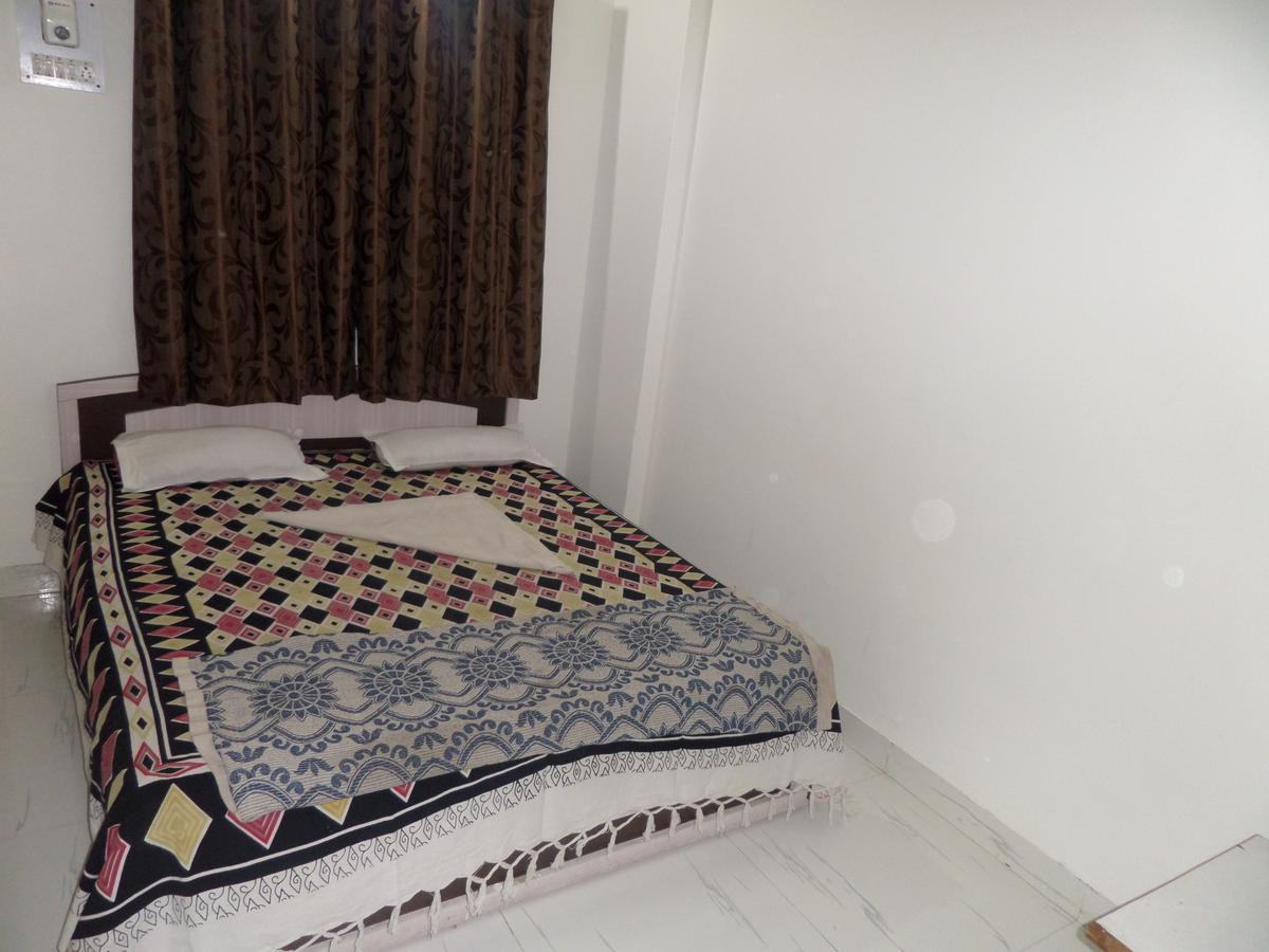Phursungi Hotel Royal Lodging מראה חיצוני תמונה